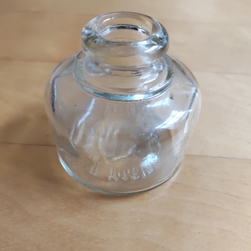 Nice swan pictorial ink bottle - swan,