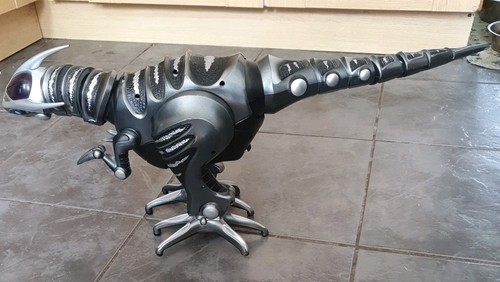 Wowwee roboraptor dinosaur - roboraptor,