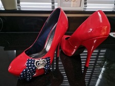 Red Patent Schuh Crown Colette