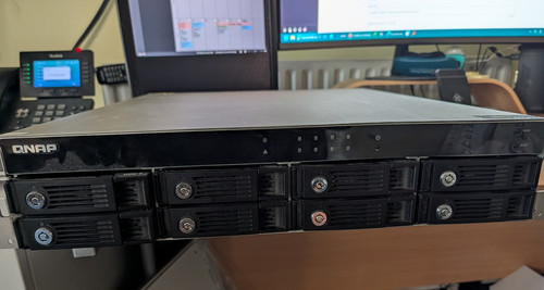 Qnap 859u bay rackmount - 8-bay,