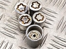 JEEP GRAND CHEROKEE MK2 WJ SET OF LOCKING WHEEL NUTS 2001