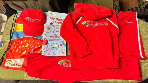 Girl guiding rainbows - girl, uniform