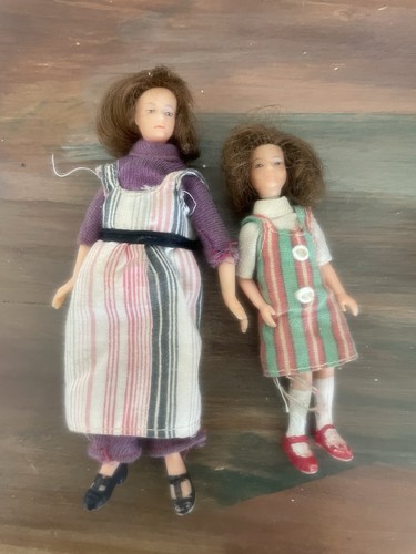Vintage doll house 1970s - house,