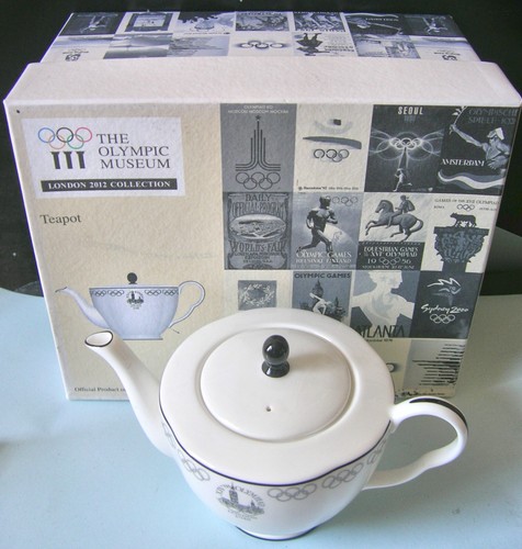 Wedgwood two person tea pot - person,