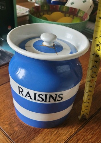 Green cornishware raisins - g,