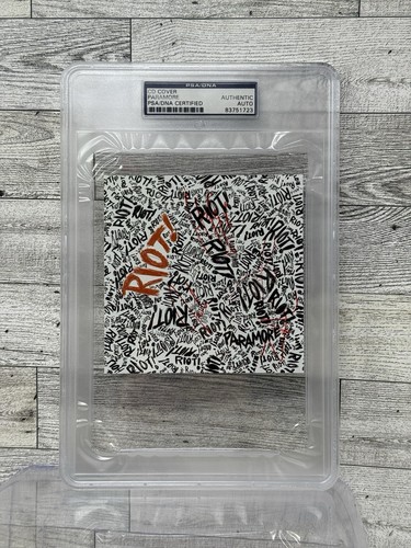 Paramore autographed riot - autographed, cd