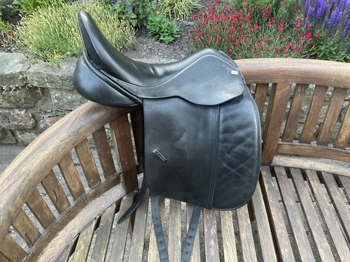 Sue carson dressage saddle - sue,
