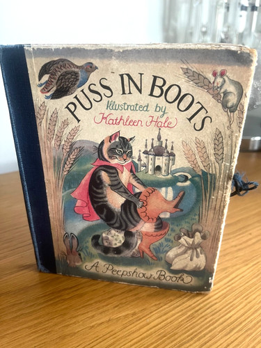 Puss boots peepshow book - puss, a