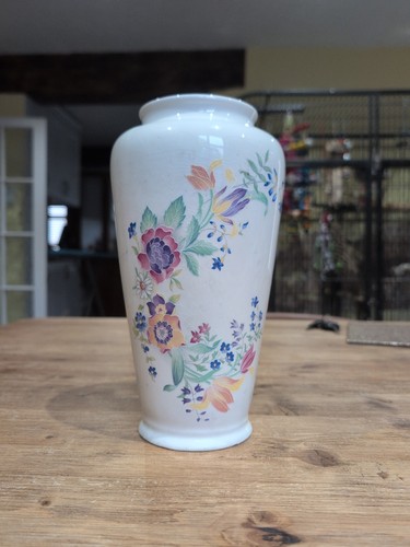 Vintage melba ware vase approx - melba,