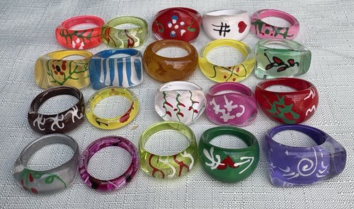 Colourful acrylic lucite - 20,