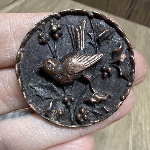 Vintage robin holly brooch - robin,