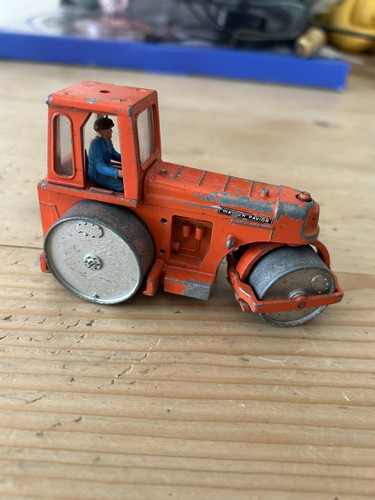 Vintage die cast dinky - die,