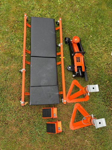 Hydraulic jack set including - jack,