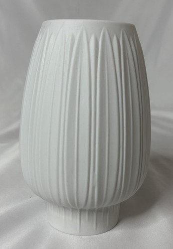 Heinrich company vase - &,