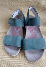 Moshulu Women's Sandals Light