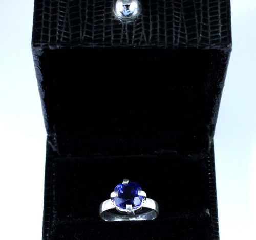 Natural blue sapphire - natural,