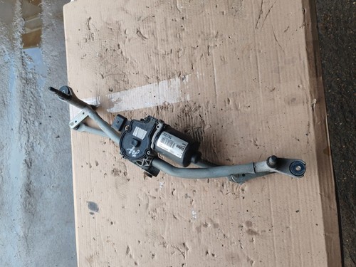 Jaguar windscreen wiper - windscreen,
