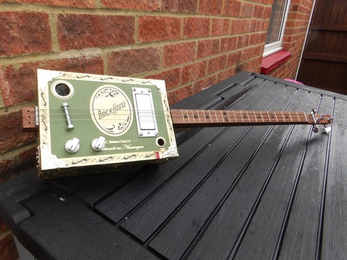 String homemade fretted - string,