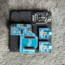 XBee Kit for Arduino. 2 wireless chip modules, 1 usb adapter , 1 Arduino shield
