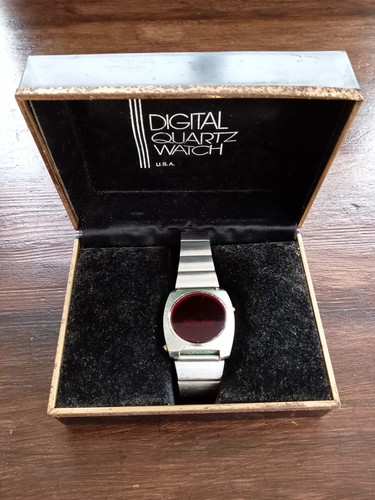 Vintage quartz red digital - red,
