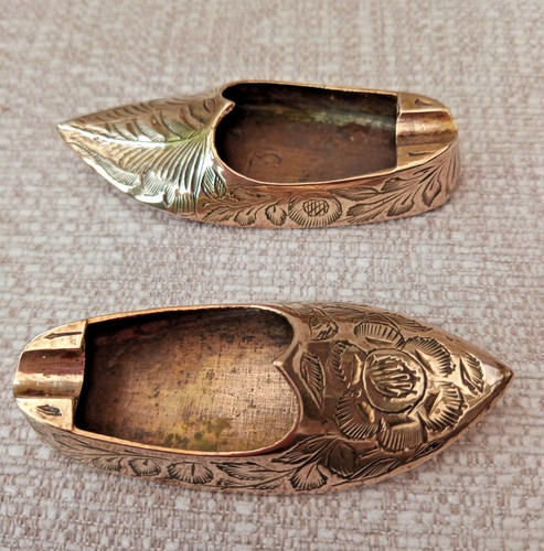 Brass ashtrays in - brass, 2
