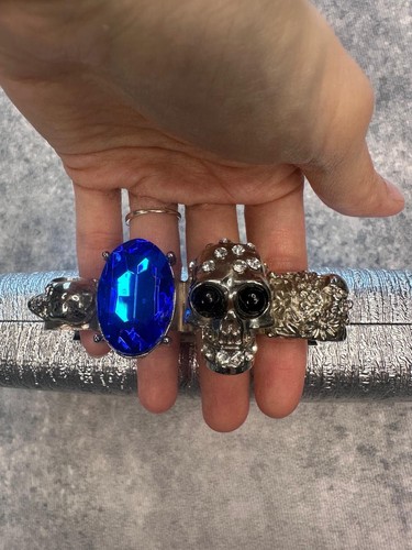 Silver skull knuckle duster - silver,