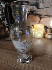 Flower vase with swan motif