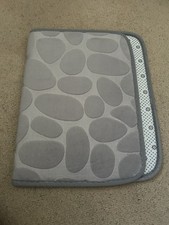 Memory Foam Bath Mat, Non Slip, pebble design.  