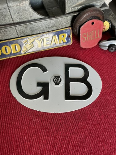Vintage car badge gb - aa,