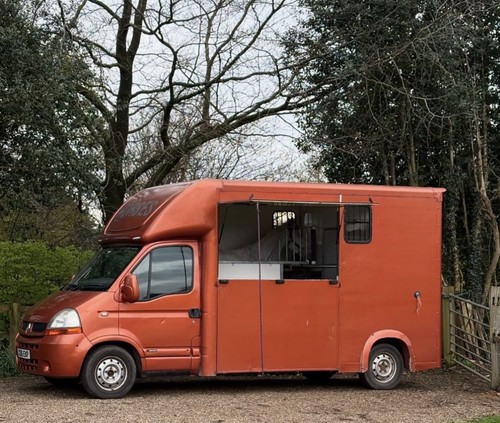 Renault horsebox 2 stall - 2,