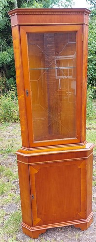 Yew wood veneer floor - yew,