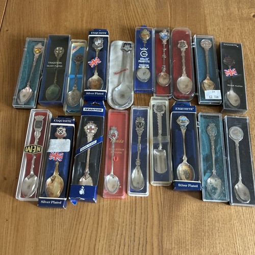 19x souvenir collectors - 19x, spoons