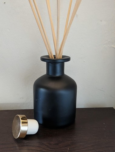 Black glass reed - black, diffuser