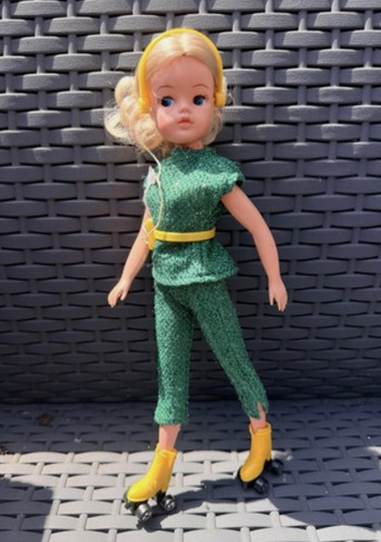 Vintage sindy doll green - doll,