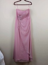 Beautiful pink bridesmaid/