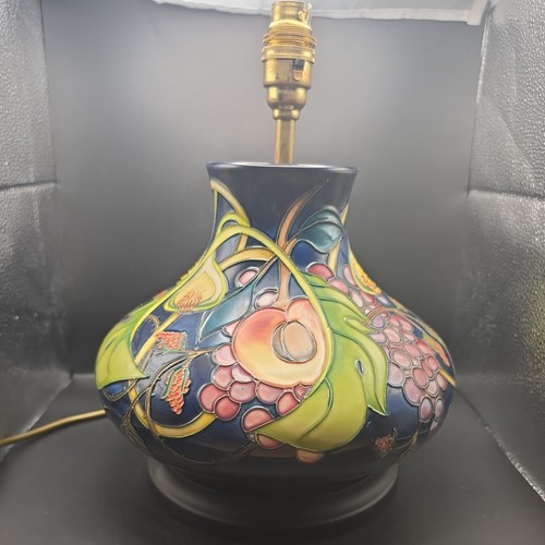 Superb large moorcroft queens - superb,
