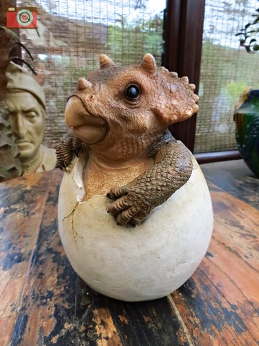 Hatching dinosaur egg cute - dinosaur, egg.