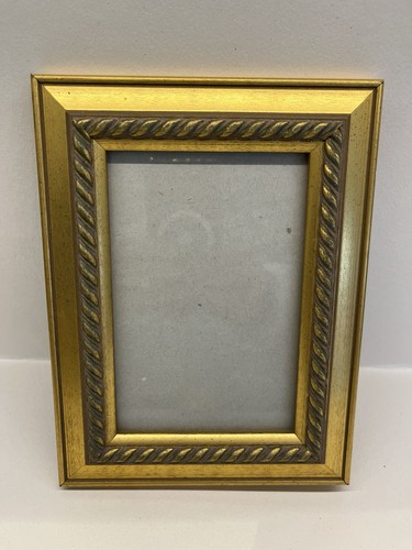 Gold tone wooden rope photo - wooden,
