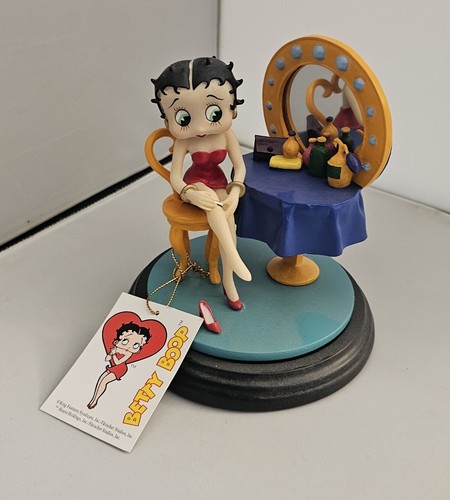 Betty boop figurine sitting - figurine, at