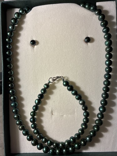 Green freshwater pearl - green,