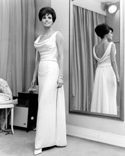 Raquel Welch [1037997] 8x10