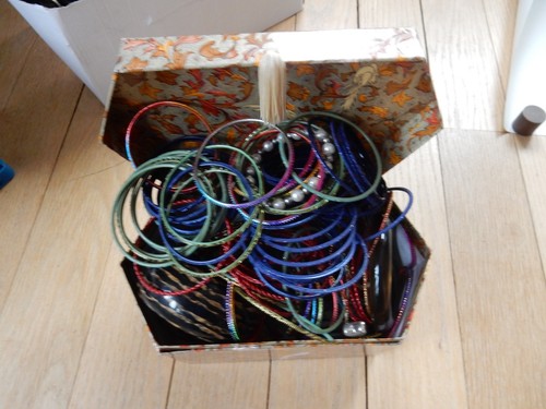 Box full bangles costume - full,