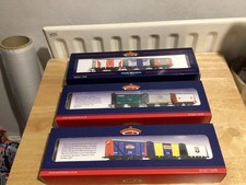 EXCLUSIVE BACHMANN 00 GAUGE MODEL RAILWAY ANNIVERSARY VENT VANS TRIPLE PACKS X 3