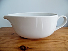 GRAVY BOAT .  WHITE ( .75 LITRE ) EXTRA LARGE. PERFECT FOR FAMILY CHRISTMAS. VGC