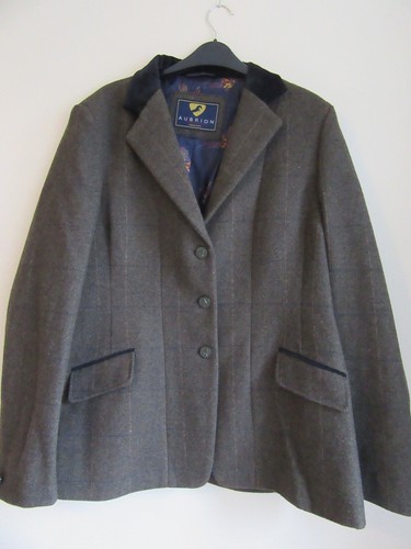 Size 22 shires - 20,