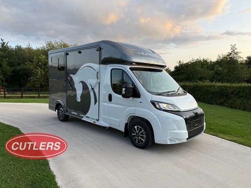 Equi trek sonic excel horsebox - equi-trek,