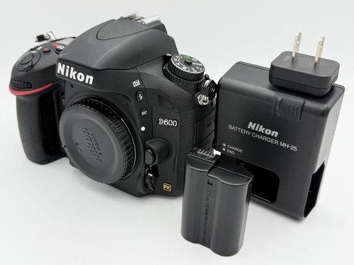 Near mint nikon - mint, d600
