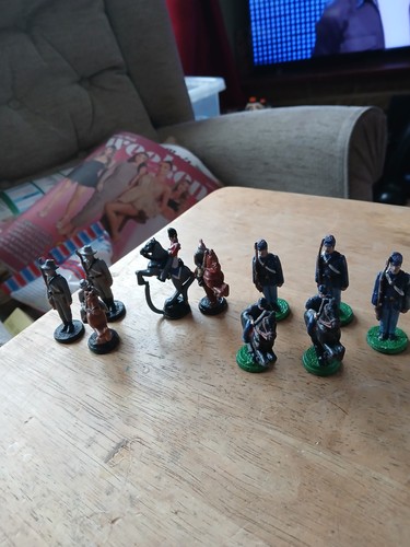 Vintage lead toy soldiers - vintage,