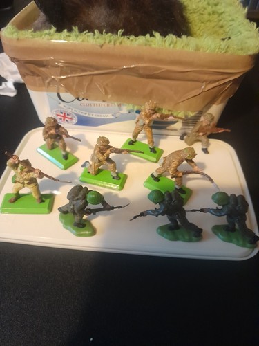 Britains deetail toy soldiers - britains,