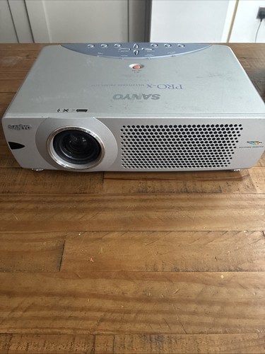 Sanyo portable projector - portable,
